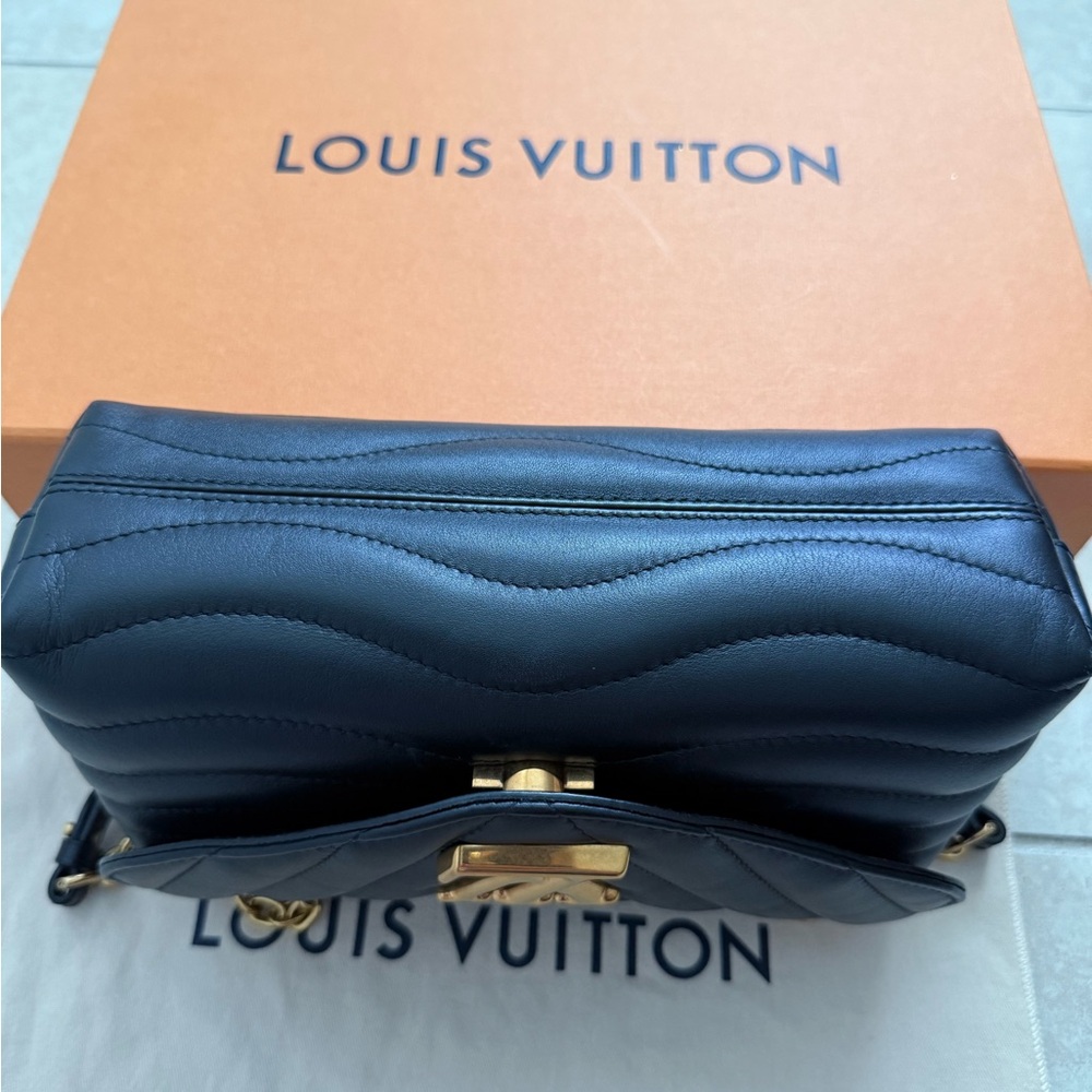 Louis Vuitton New Wave MM Chain bag - Picture 6 of 13